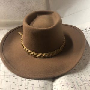 Great Australian Hat Co. Felted fur camel colored cowboy hat. Small. Like new.